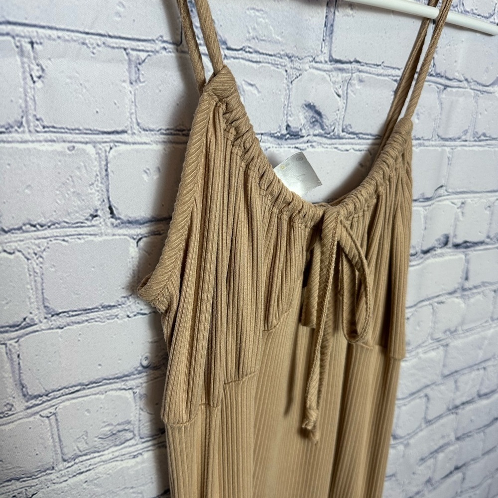 Adorable tan ribbed midi dress - Picture 2 of 4